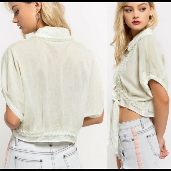 💥🔥CLEARANCE SALE⚡️🌟The JULIANA Tie Front Blouse - Picture 2 of 4